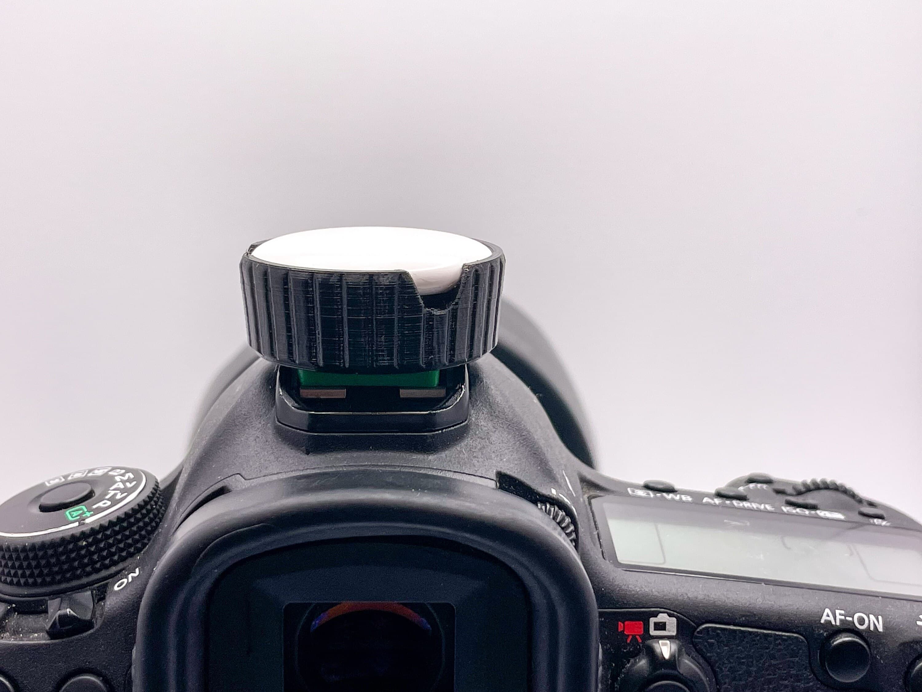 Apple AirTag Hotshoe Mount detail